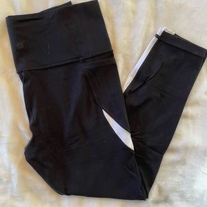 Athleta Salutation Stash Pocket tights size M